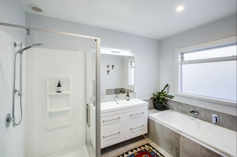 Photo of property in 145 Arataki Road, Havelock North, 4130
