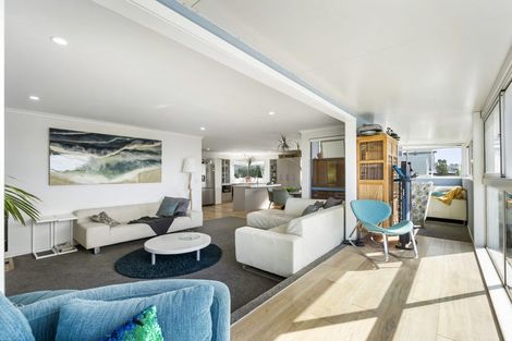 Photo of property in 1015b Beach Road, Torbay, Auckland, 0630