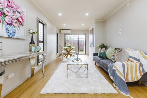 Photo of property in 89c Cascades Road, Pakuranga Heights, Auckland, 2010