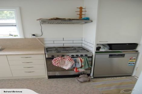 Photo of property in 90 Kenmore Street, Newlands, Wellington, 6037