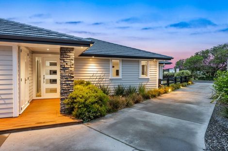 Photo of property in 3 Barbaras Way, Waikanae Beach, Waikanae, 5036