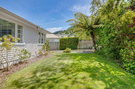 Photo of property in 3 Romney Square, Tawa, Wellington, 5028