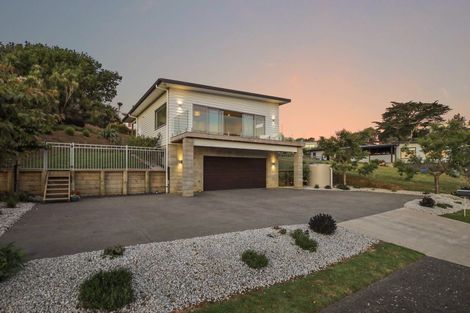 Photo of property in 28 Robertson Street, Raglan, 3225