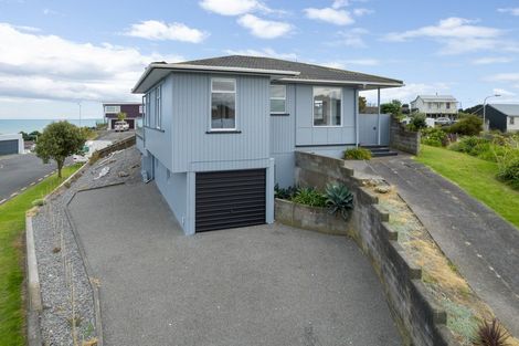 Photo of property in 2 Kapiti Terrace, Castlecliff, Whanganui, 4501