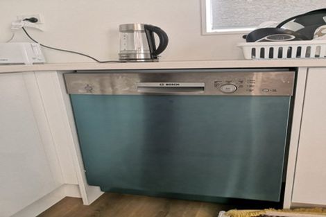 Photo of property in 9b Poruru Close, Papakura, 2110