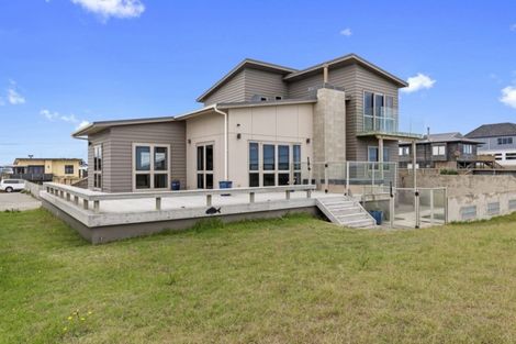 Photo of property in 8a Marine Parade South, Foxton Beach, Foxton, 4815