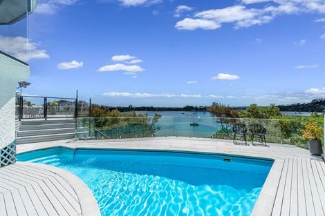 Photo of property in 105 Aeroview Drive, Beach Haven, Auckland, 0626