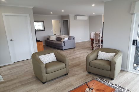 Photo of property in 32 Eagles Way, Cable Bay, 0420