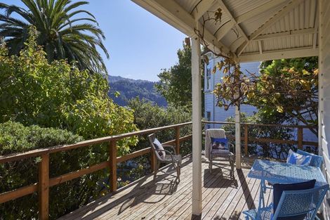 Photo of property in 125 Wellington Street, Picton, 7220