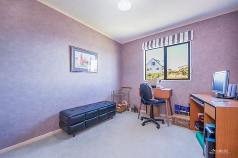 Photo of property in 165 Maungaraki Road, Korokoro, Lower Hutt, 5012