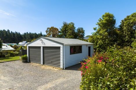 Photo of property in 169 Waikawa Road, Picton, 7220