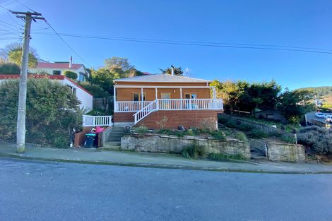 Photo of property in 18 Hawkhurst Road, Lyttelton, 8082