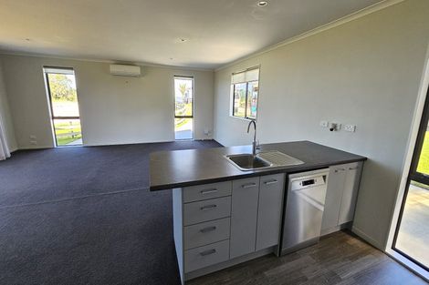 Photo of property in 10 Leigh Road, Leigh, 0985