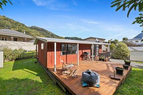 Photo of property in 15a Hampden Street, Picton, 7220