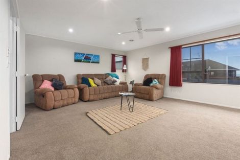 Photo of property in 5 Lagden Street, Camborne, Porirua, 5026