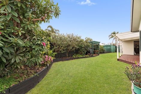Photo of property in 4 Checketts Place, Papamoa Beach, Papamoa, 3118
