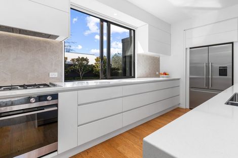 Photo of property in 10 Claremont Avenue, Papanui, Christchurch, 8053