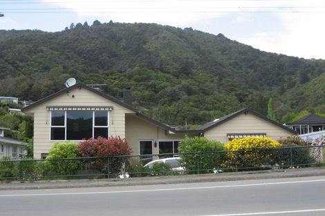 Photo of property in 38 Waikawa Road, Picton, 7220