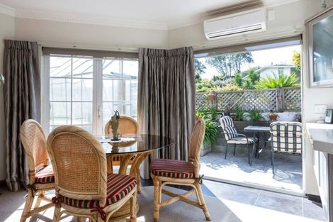 Photo of property in 8a Spencer Place, Merrilands, New Plymouth, 4312