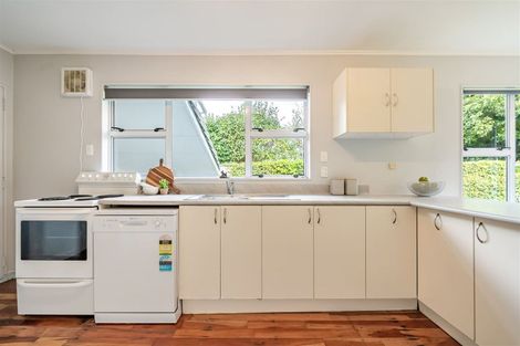 Photo of property in 34 Whirinaki Crescent, Heretaunga, Upper Hutt, 5018