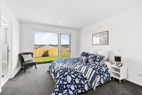 Photo of property in 14 Hooton Drive, Kumeu, 0810