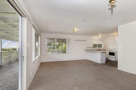 Photo of property in 1696 South Head Road, South Head, Helensville, 0874