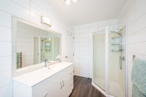 Photo of property in 18 Robert Grove, Paraparaumu, 5032