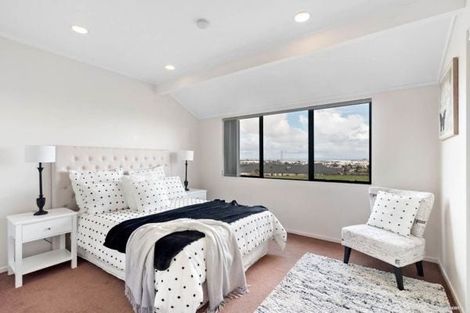 Photo of property in 16a Wilisa Rise, Goodwood Heights, Auckland, 2105
