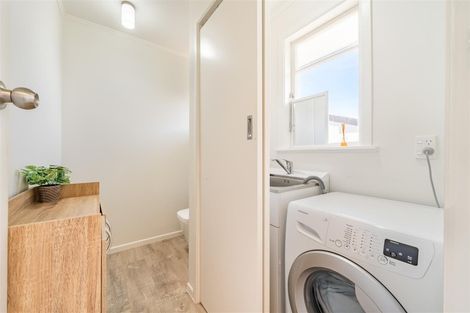 Photo of property in 21 Totara Park Road, Clouston Park, Upper Hutt, 5018