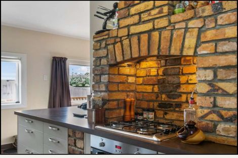 Photo of property in 1 Waiari Road, Conifer Grove, Takanini, 2112