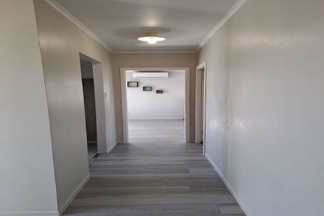 Photo of property in 3244a Great North Road, New Lynn, Auckland, 0600