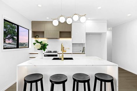 Photo of property in 40 West Harbour Drive, West Harbour, Auckland, 0618
