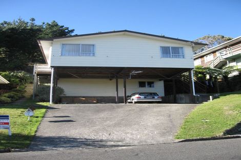 Photo of property in 2/15 Castle Crescent, Stokes Valley, Lower Hutt, 5019