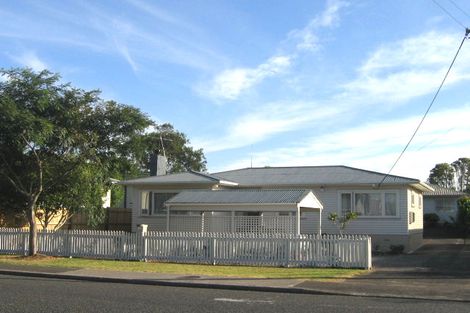 Photo of property in 2/122 Chivalry Road, Glenfield, Auckland, 0629