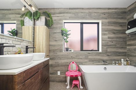 Photo of property in 14 Toscana Drive, Karaka, Papakura, 2113