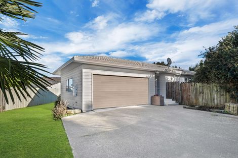Photo of property in 2/105 Carnoustie Drive, Wattle Downs, Auckland, 2103