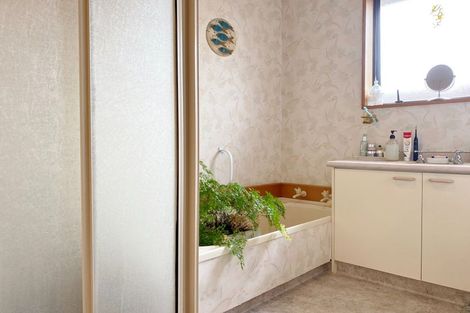 Photo of property in 32 Bowen Street, Upper Riccarton, Christchurch, 8041