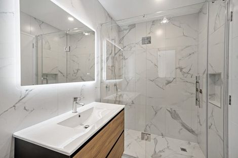 Photo of property in 13c Windermere Crescent, Blockhouse Bay, Auckland, 0600
