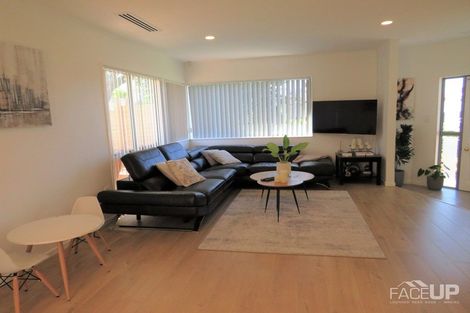 Photo of property in 30 Harbour Lights Close, West Harbour, Auckland, 0618