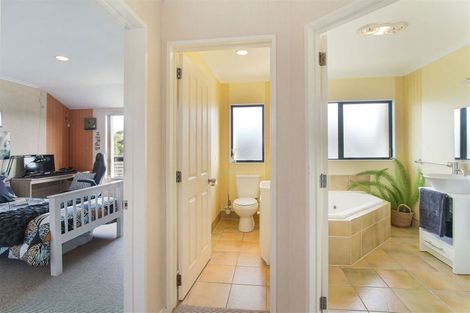 Photo of property in 50 Ridgeway Road, Pukekohe, 2120