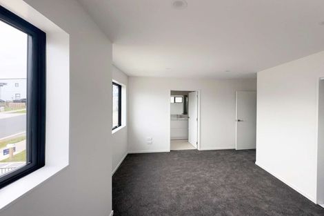 Photo of property in 46b Crestview Rise, Papakura, 2110