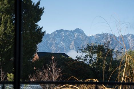Photo of property in 5c Aspen Grove, Fernhill, Queenstown, 9300