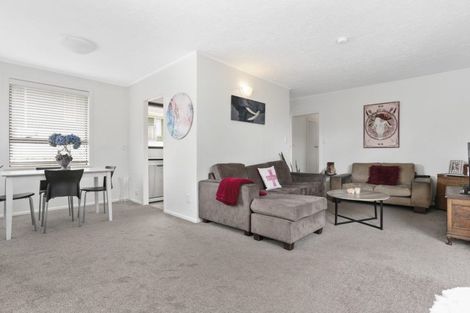 Photo of property in 15a Lillian Place, Orewa, 0931