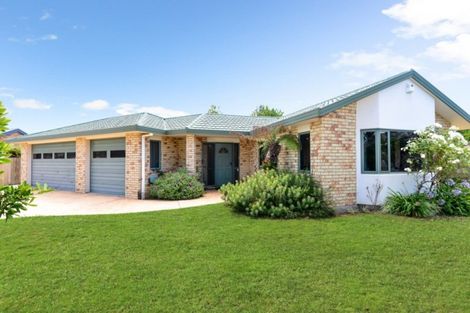 Photo of property in 66 Cairns Crescent, Rototuna, Hamilton, 3210
