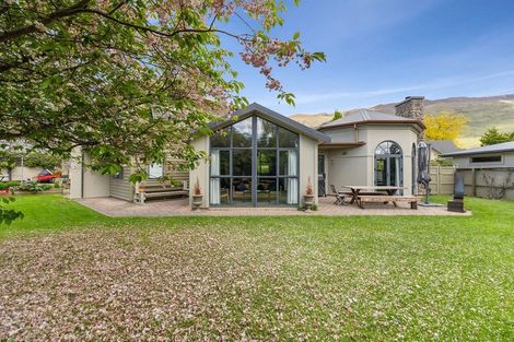 Photo of property in 8 Stonebridge Close, Wanaka, 9305