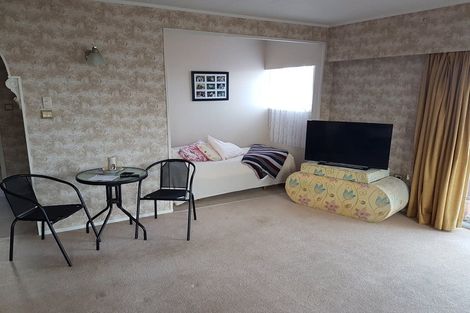 Photo of property in 2 Shepherds Road, Papakura, 2110