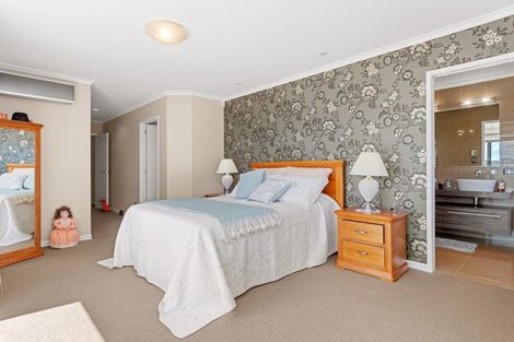 Photo of property in 28 Rexford Heights, Pyes Pa, Tauranga, 3112