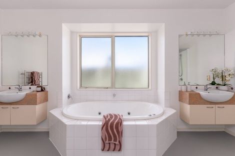 Photo of property in 72 Broadhaven Avenue, Parklands, Christchurch, 8083