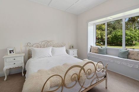 Photo of property in 723 Waitakere Road, Kumeu, 0891