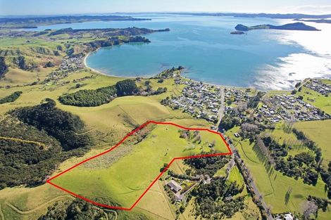 Photo of property in 33 Kawakawa-orere Road, Kawakawa Bay, 2585